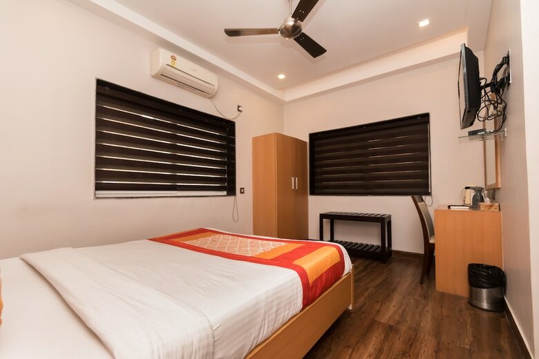 Hotel Oyo 3363 Near Sarat Bose Road