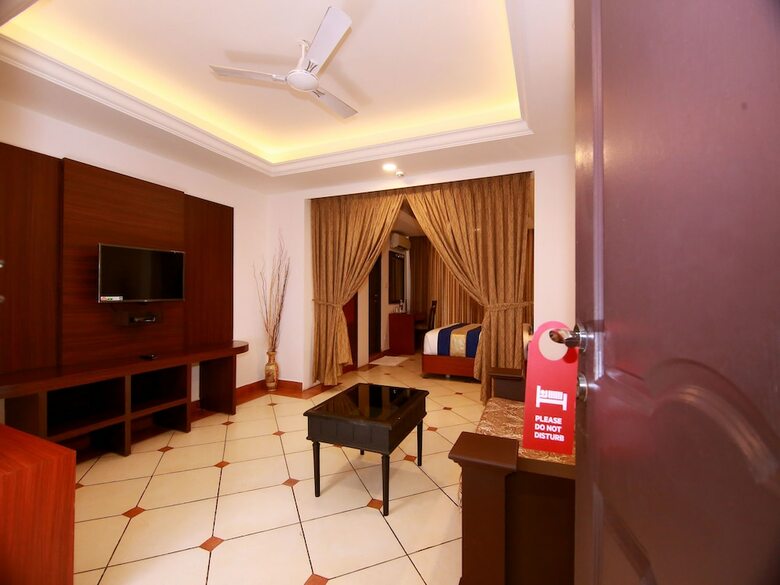 Hotel Emarald Hotel