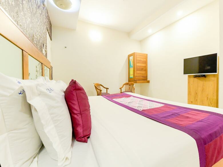Hotel Oyo 8434 The Qasr