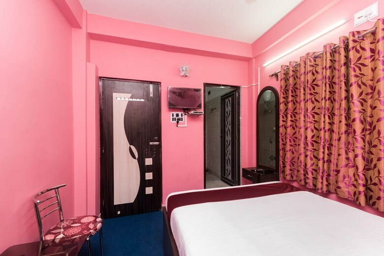 Hotel Oyo 9312 Bharat Apartment