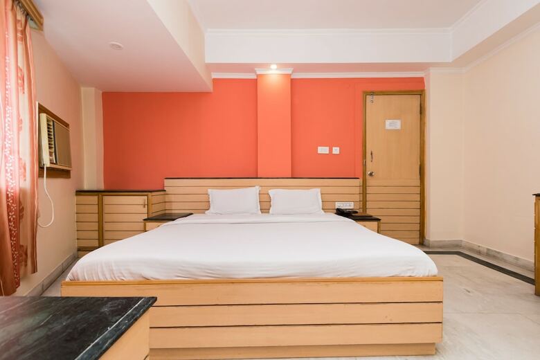 Oyo 9182 Kings Crown Hotel
