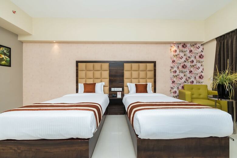 Capital O 10212 Hotel West Willows Xanadu
