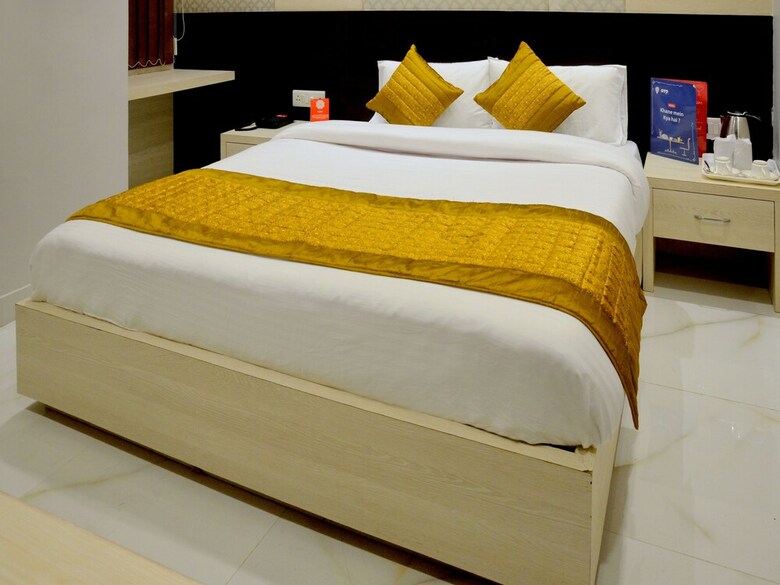 Oyo 7044 Hotel Megha