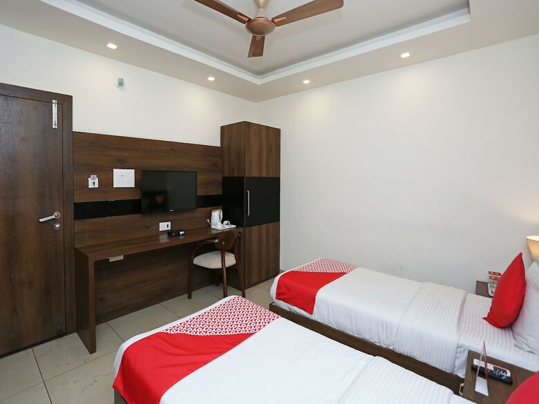 Oyo 5758 Hotel Square 36