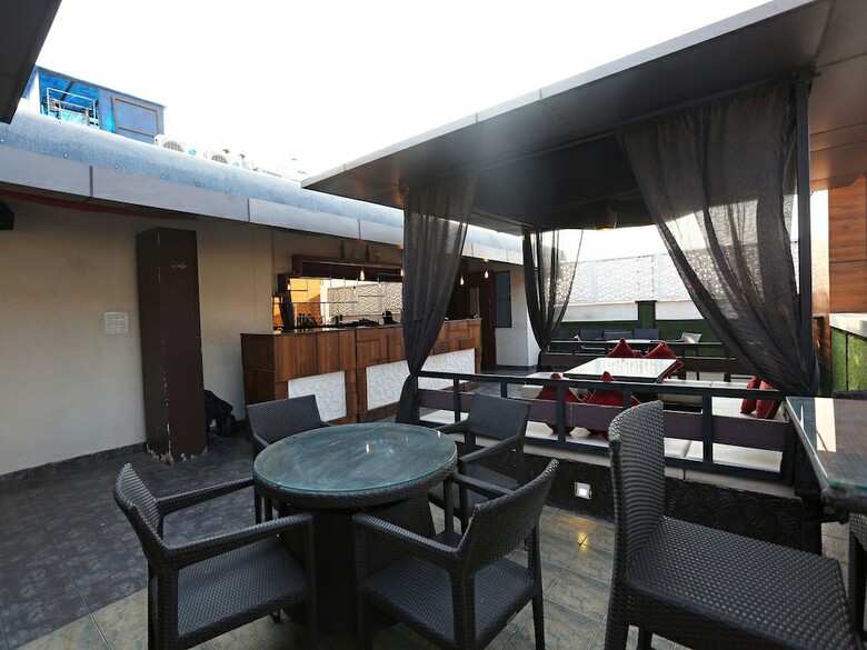 Oyo 5758 Hotel Square 36