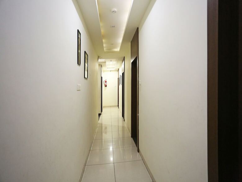 Oyo 5758 Hotel Square 36