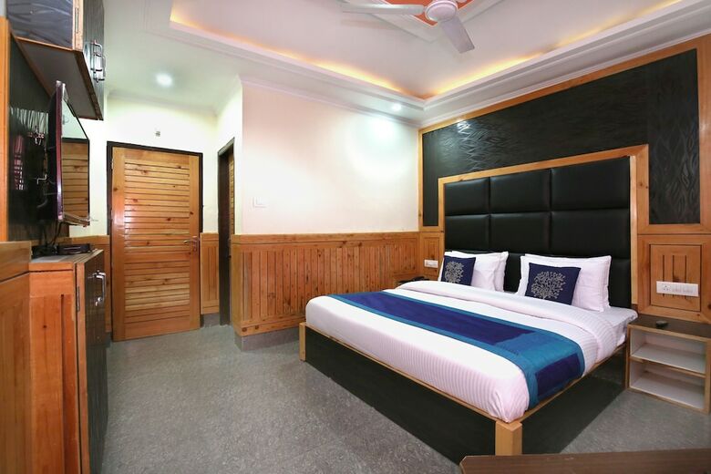 Oyo 10399 Hotel Rosewood Inn