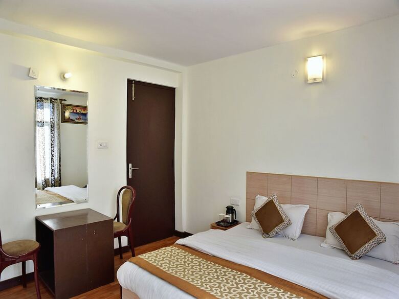 Oyo 3506 Hotel Him Shakti
