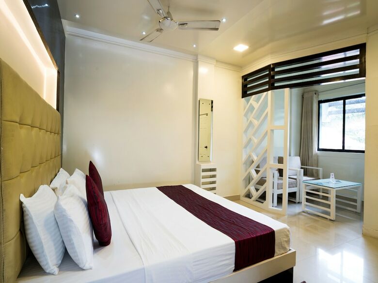 Oyo 9943 Hotel Cocoa Tree