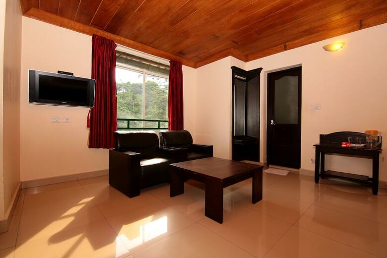 Oyo 2817 Hotel Emerald Inn