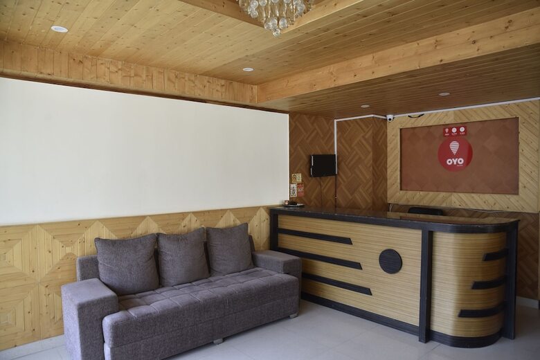 Oyo 10255 Hotel Red Apple