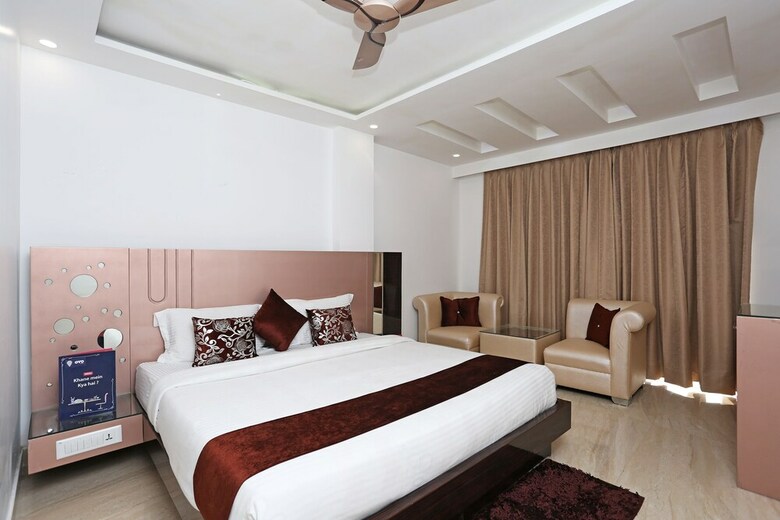 Oyo 10076 Hotel Skylark