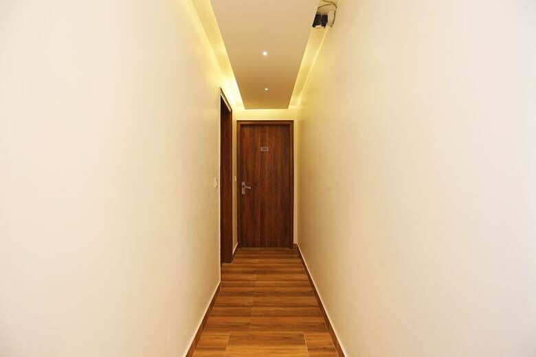 Oyo 10076 Hotel Skylark