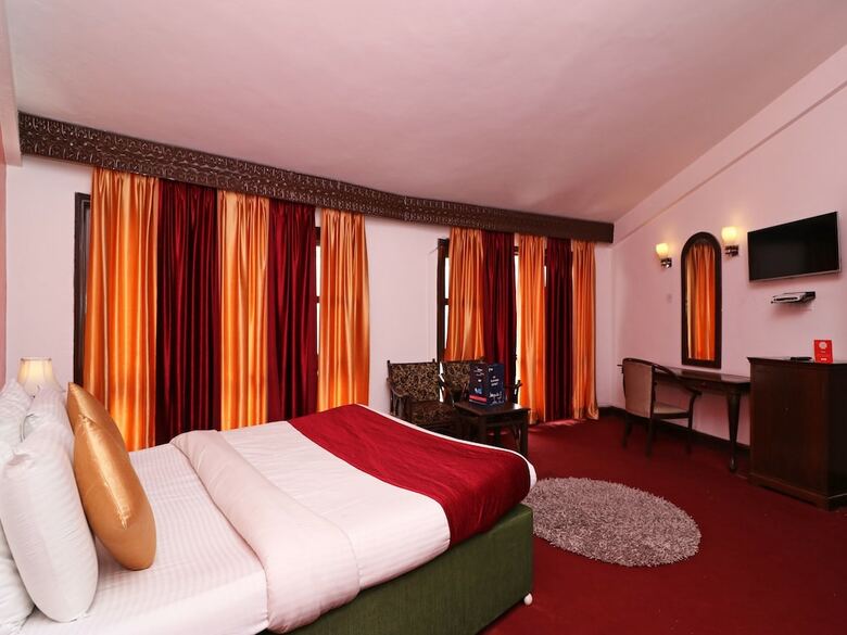 Hotel Oyo 9735 Vasant Palace