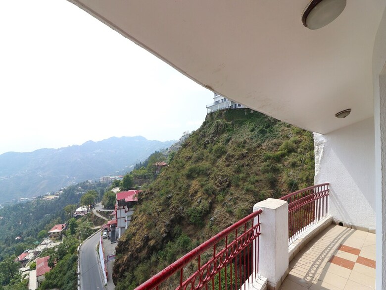 Hotel Oyo 9735 Vasant Palace