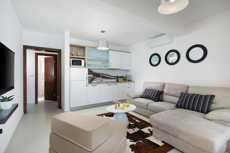 Apartments Malibu Royal