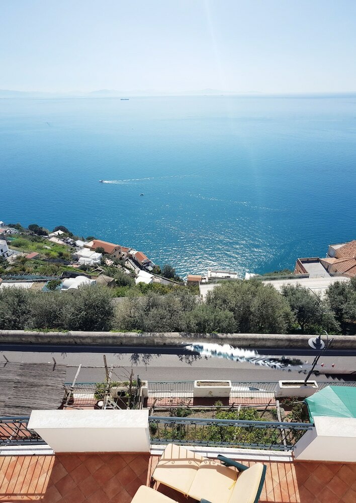 Amalfi Hills Country Hotel
