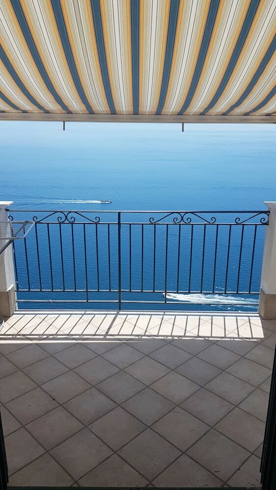 Amalfi Hills Country Hotel