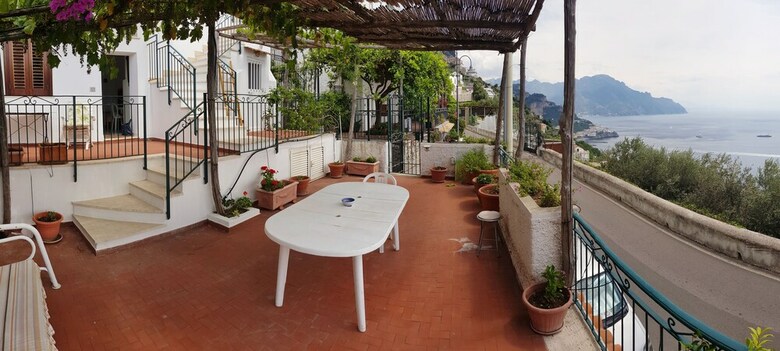 Amalfi Hills Country Hotel