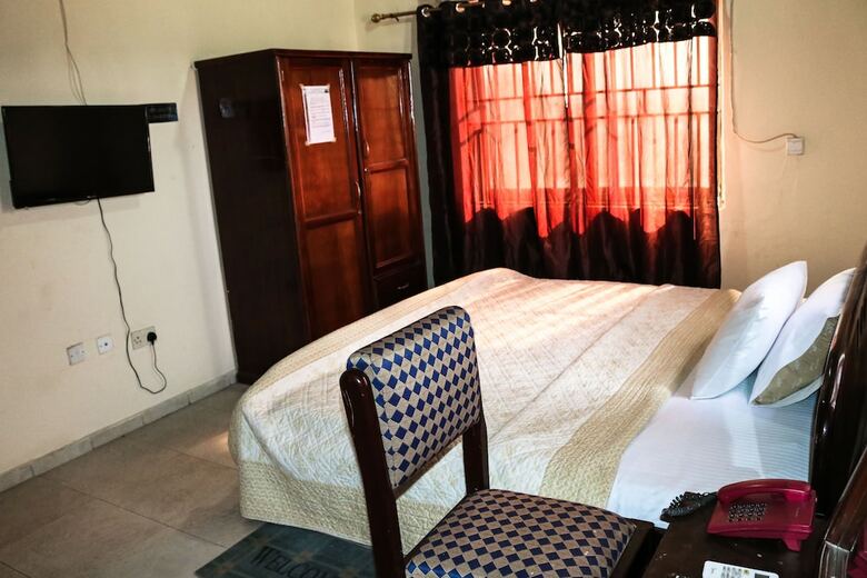 Vis-a-vis Hotel