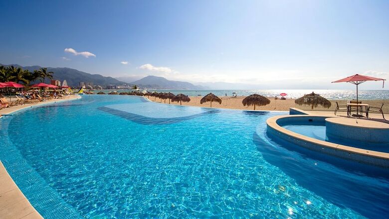 Beachfront Condo In Hotel Zone