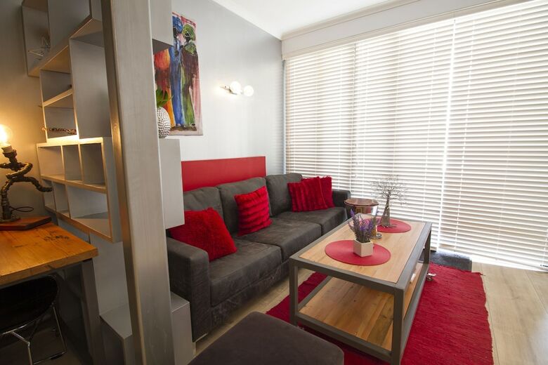 Aparthotel Trendy 1-br City Center Apt