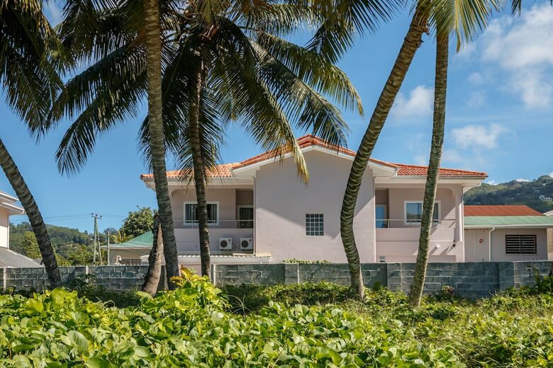 Apartamentos Shanaz Beachside Retreat