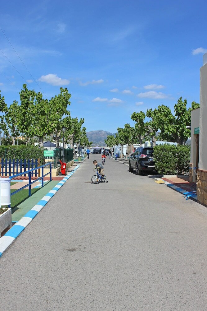 Camping Y Bungalows Monmar