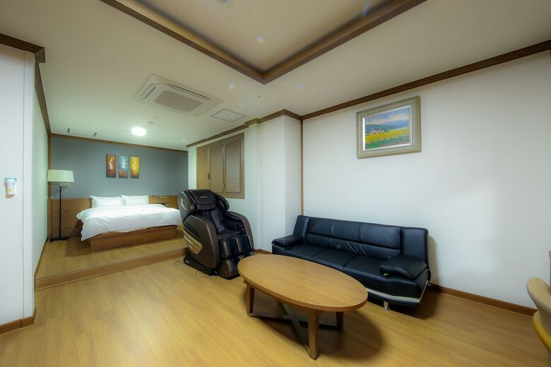 F&t Hotel