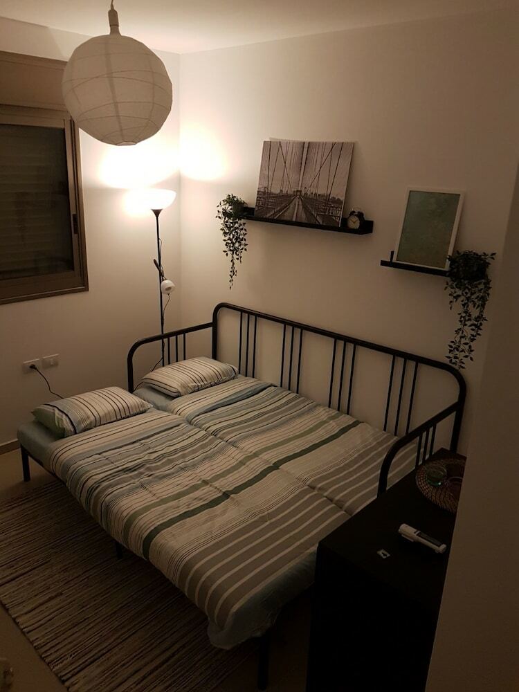 Hotel Private Bed And Bathroom In Netanya