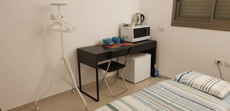 Hotel Private Bed And Bathroom In Netanya
