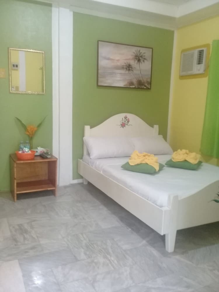 Hotel Travillehuts Palm Beach Inn