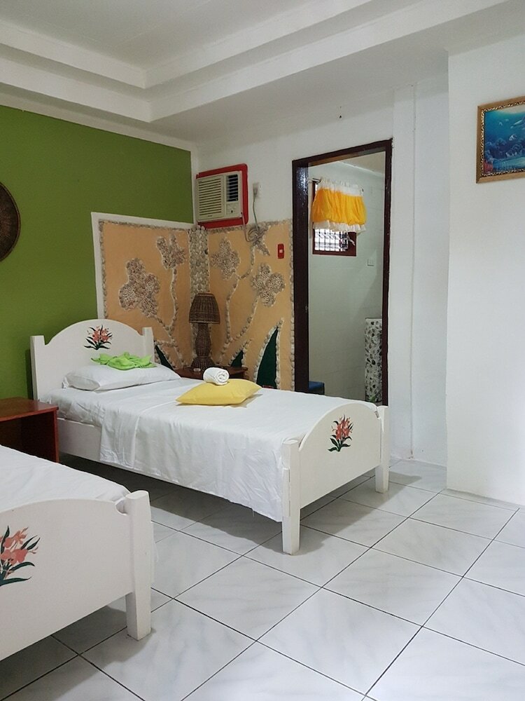 Hotel Travillehuts Palm Beach Inn