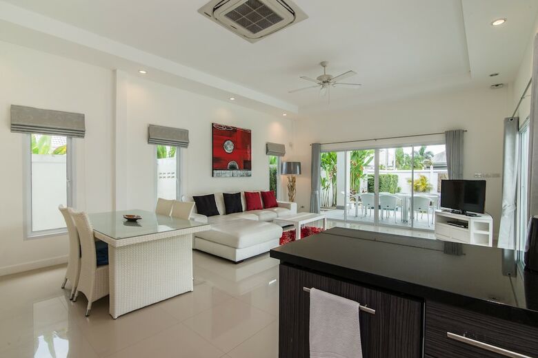 Hua Hin Pool Villa With 4 Bedrooms L27