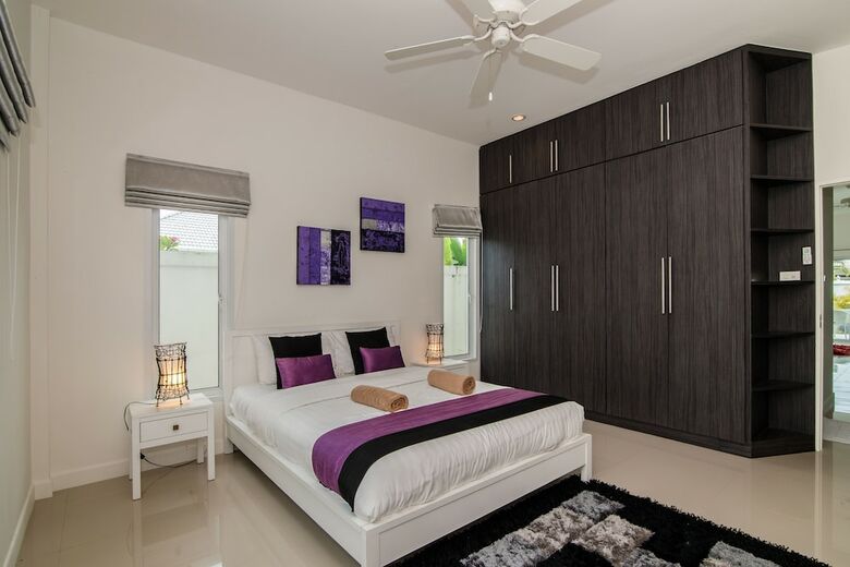 Hua Hin Pool Villa With 4 Bedrooms L27