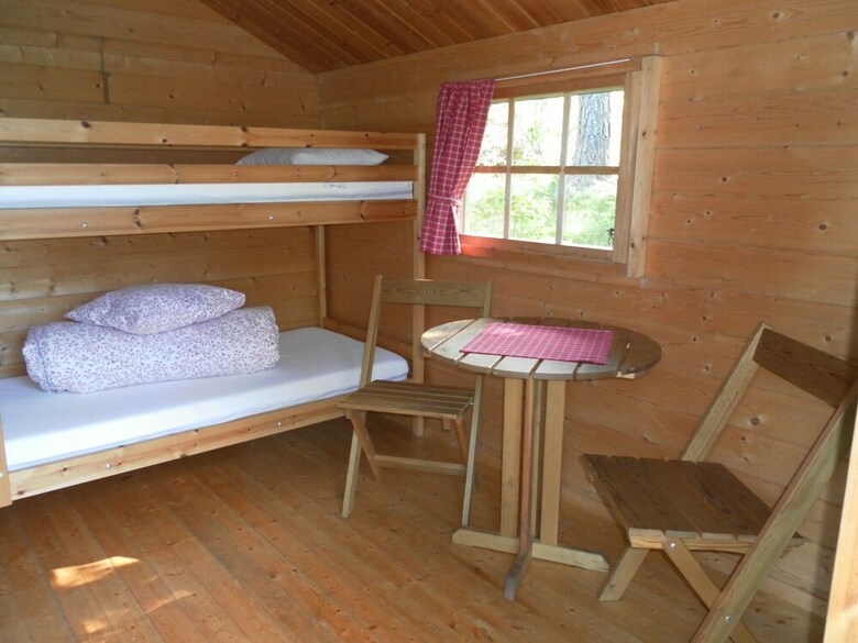 L�ngsj�n Stugor & Camping