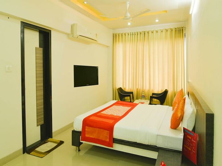 Oyo 4387 Hotel Theem Plaaza