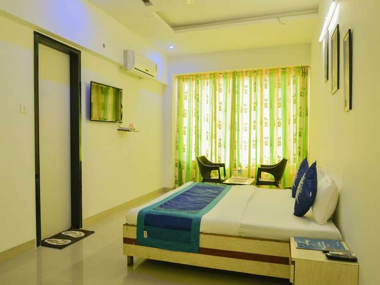 Oyo 4387 Hotel Theem Plaaza