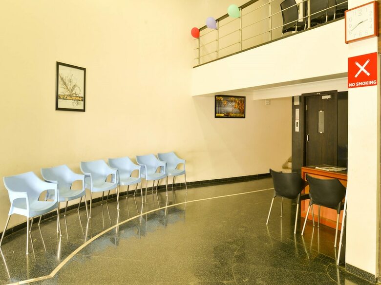 Oyo 4387 Hotel Theem Plaaza