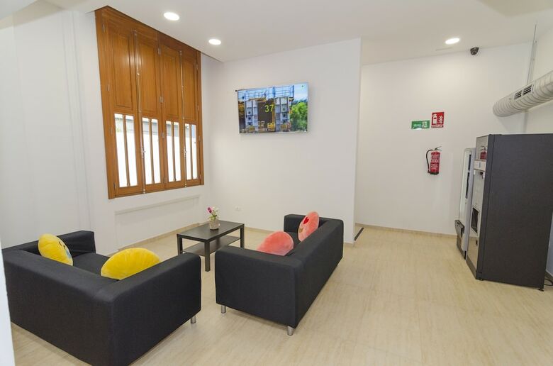 Hostal La Fabrica Urban Hostel