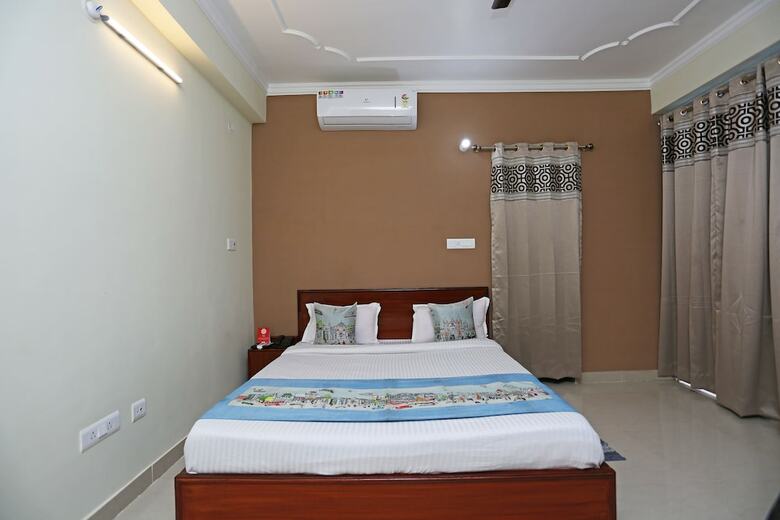 Hotel Oyo 10456 A R Residency