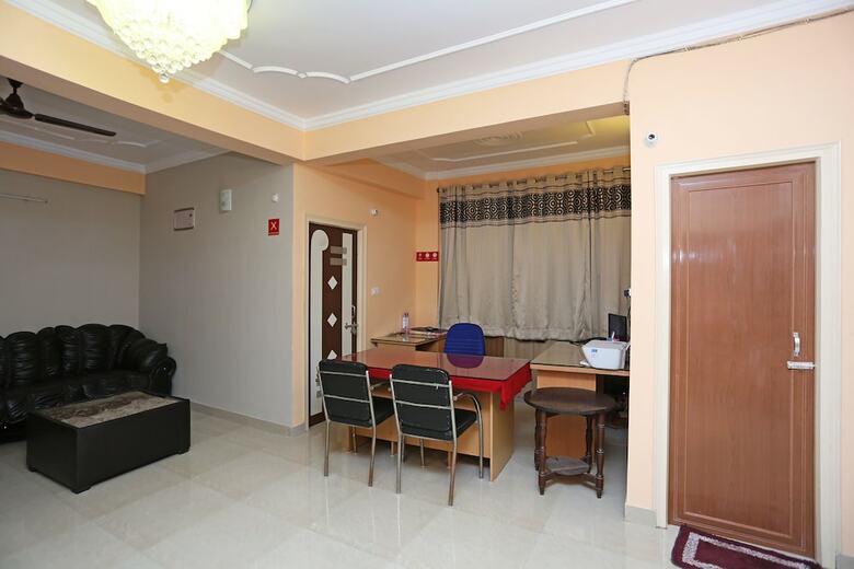 Hotel Oyo 10456 A R Residency