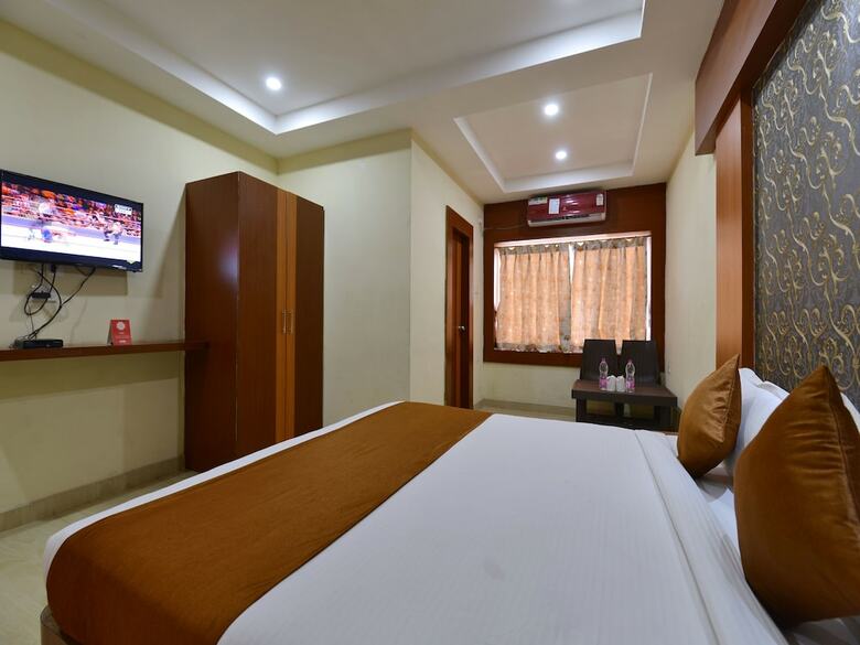 Oyo 9048 Hotel Lucifer