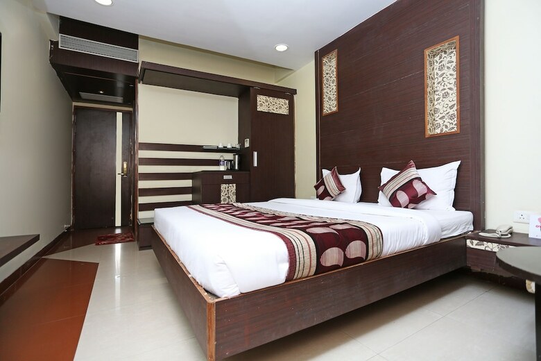 Oyo 10392 Hotel Corbiz Tower