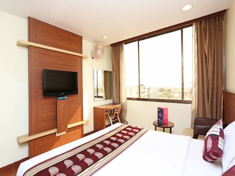 Oyo 10392 Hotel Corbiz Tower