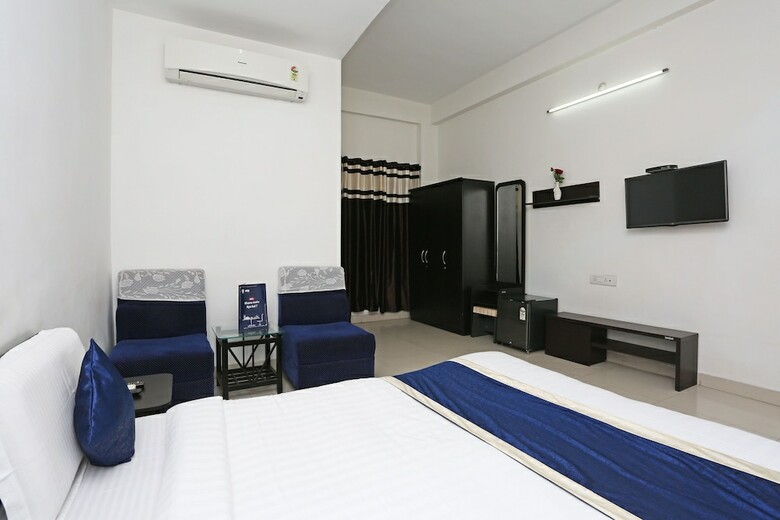 Oyo 9856 Hotel Mp Inn
