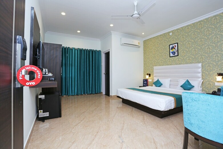 Oyo 9856 Hotel Mp Inn