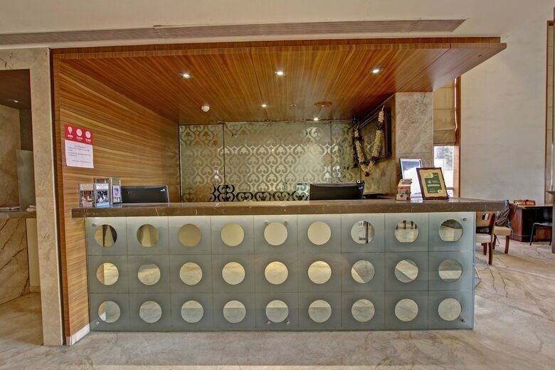 Oyo 8169 Hotel Salem Castle