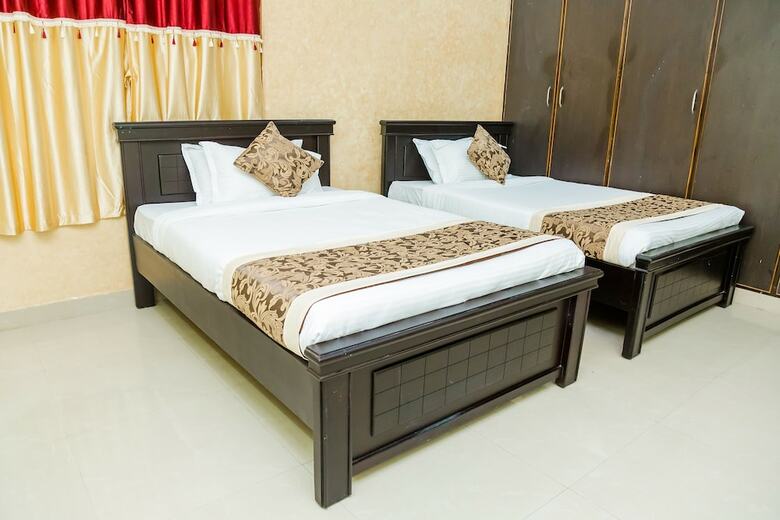 Hotel Oyo 9054 Velaga Inn