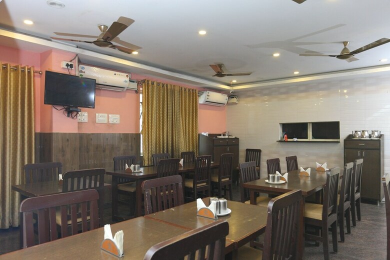 Oyo 6637 Hotel Bvn Grand